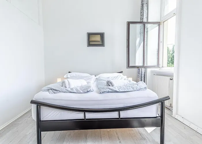Beautiful 3 Bedroom Urban Retreat In Center Βιέννη