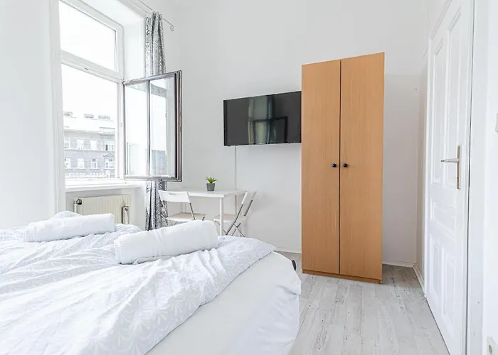 Beautiful 3 Bedroom Urban Retreat In Center *