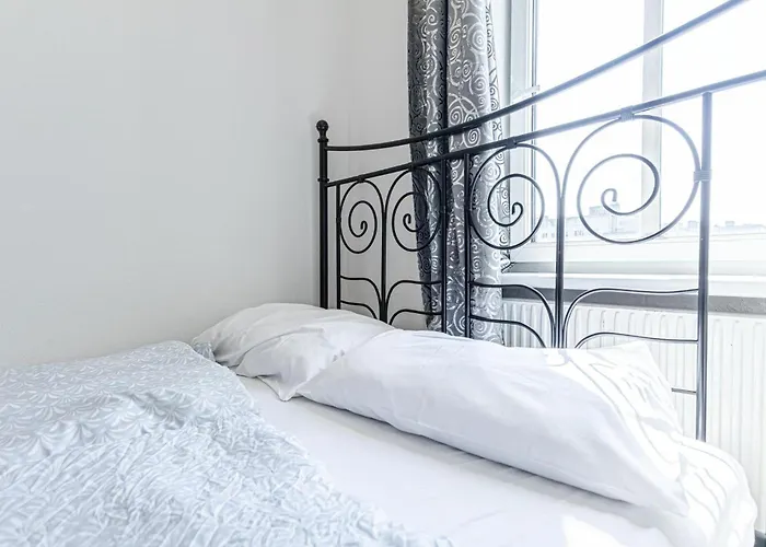 Beautiful 3 Bedroom Urban Retreat In Center