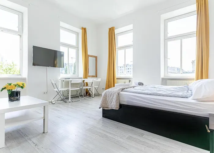 Beautiful 3 Bedroom Urban Retreat In Center * Vienna