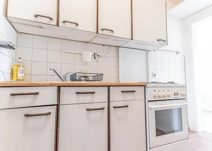 Beautiful 3 Bedroom Urban Retreat In Center Διαμέρισμα *
