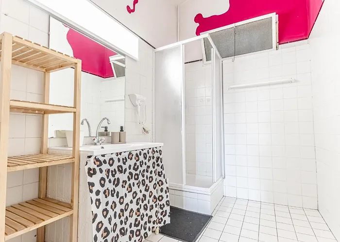 Beautiful 3 Bedroom Urban Retreat In Center Διαμέρισμα *